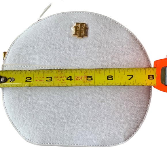 Tommy Hilfiger Saffiano Canteen Crossbody Purse Bag White Women’s NWT - Picture 12 of 14